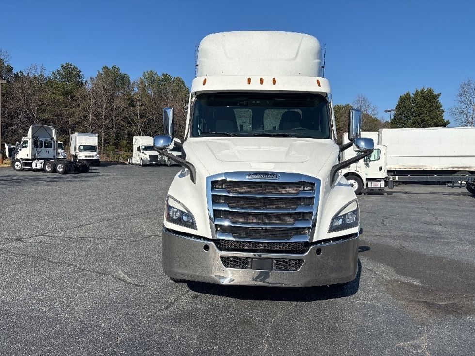 Day Cab Tractor-Heavy Duty Tractors-Freightliner-2021-T11664ST-Concord-NC-424,656\n\t\tmiles-$ 55,000 - Image 2