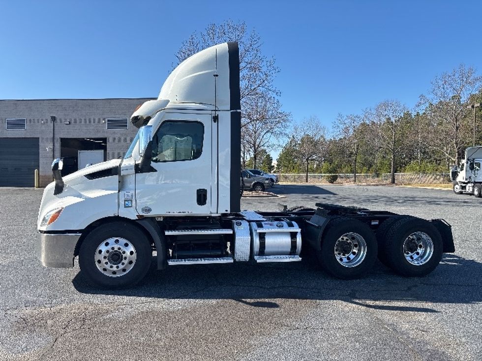 Day Cab Tractor-Heavy Duty Tractors-Freightliner-2021-T11664ST-Concord-NC-424,656\n\t\tmiles-$ 55,000 - Image 4