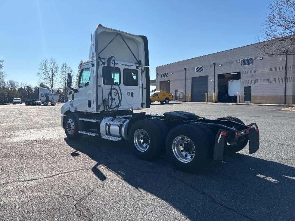 Day Cab Tractor-Heavy Duty Tractors-Freightliner-2021-T11664ST-Concord-NC-424,656\n\t\tmiles-$ 55,000 - Image 5