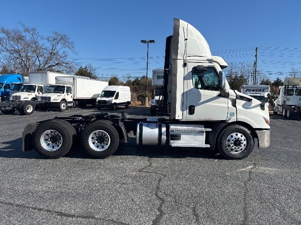 Day Cab Tractor-Heavy Duty Tractors-Freightliner-2021-T11664ST-Concord-NC-424,656\n\t\tmiles-$ 55,000 - Image 8