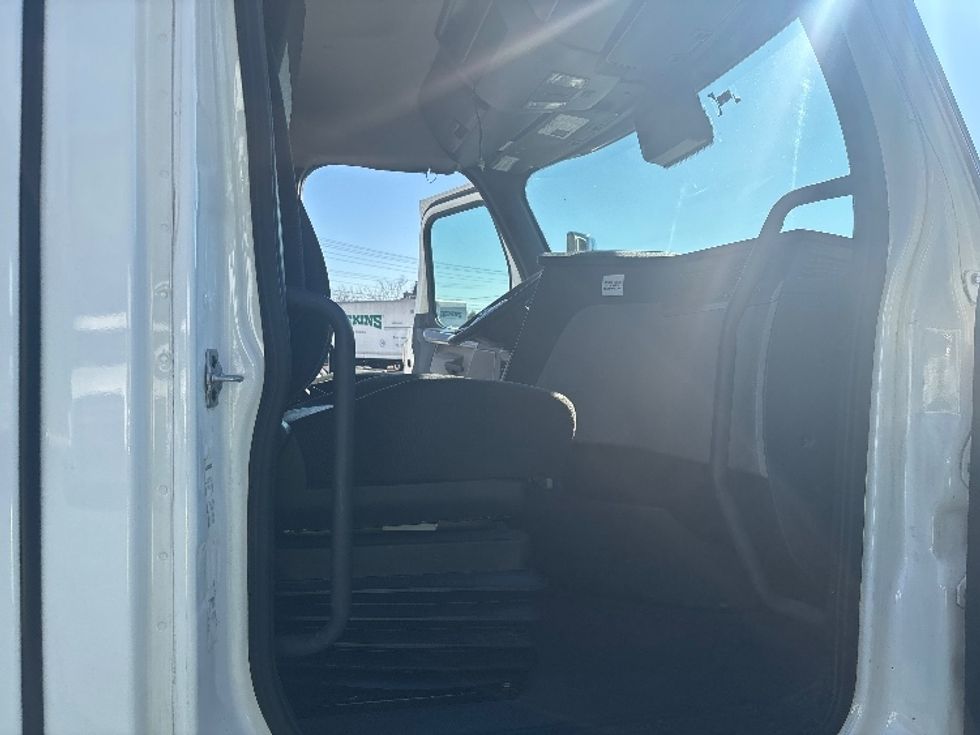 Day Cab Tractor-Heavy Duty Tractors-Freightliner-2021-T11664ST-Concord-NC-456,759\n\t\tmiles-$ 51,500 - Image 12