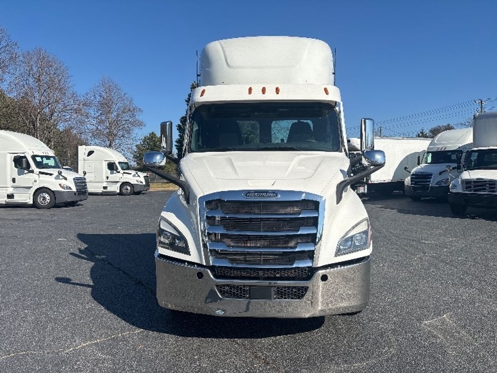 Day Cab Tractor-Heavy Duty Tractors-Freightliner-2021-T11664ST-Concord-NC-456,759\n\t\tmiles-$ 51,500 - Image 2