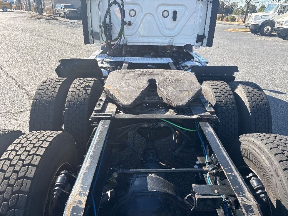 Day Cab Tractor-Heavy Duty Tractors-Freightliner-2021-T11664ST-Concord-NC-456,759\n\t\tmiles-$ 51,500 - Image 6