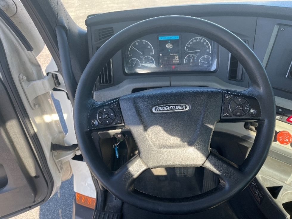 Day Cab Tractor-Heavy Duty Tractors-Freightliner-2021-T11664ST-Concord-NC-462,983\n\t\tmiles-$ 51,000 - Image 11