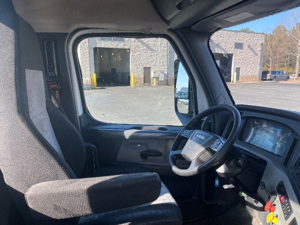 Day Cab Tractor-Heavy Duty Tractors-Freightliner-2021-T11664ST-Concord-NC-462,983\n\t\tmiles-$ 51,000 - Image 14