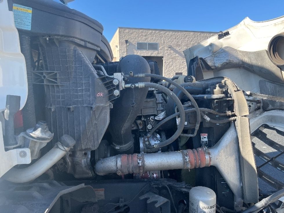 Day Cab Tractor-Heavy Duty Tractors-Freightliner-2021-T11664ST-Concord-NC-462,983\n\t\tmiles-$ 51,000 - Image 15