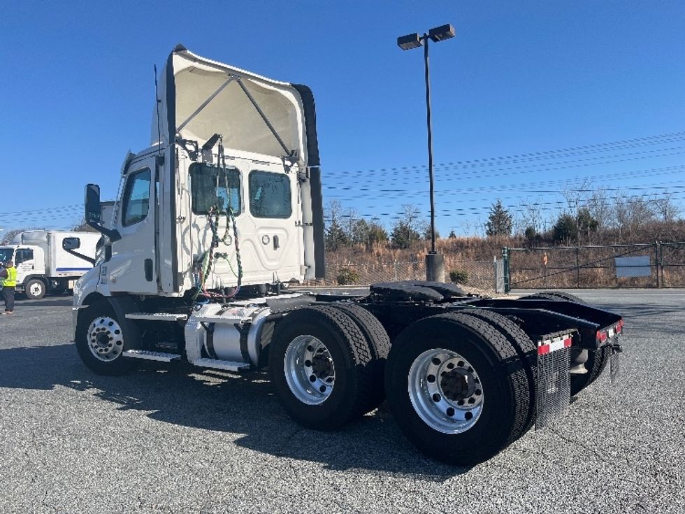Day Cab Tractor-Heavy Duty Tractors-Freightliner-2021-T11664ST-Concord-NC-462,983\n\t\tmiles-$ 51,000 - Image 5