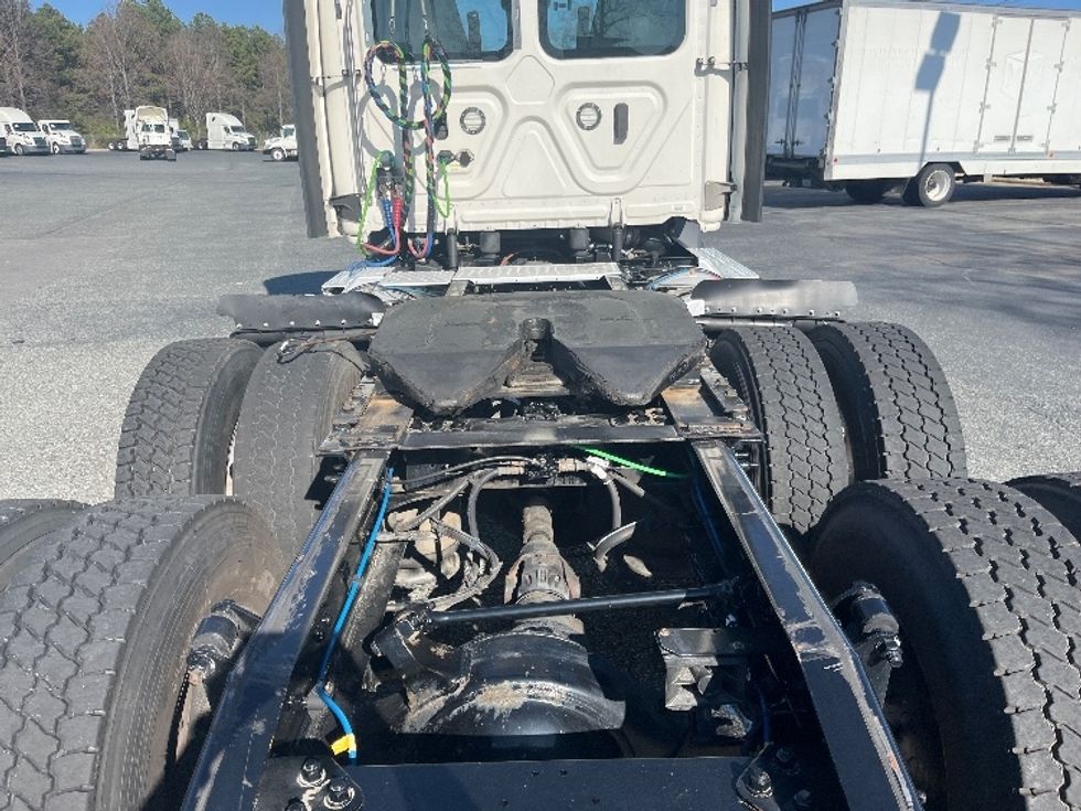 Day Cab Tractor-Heavy Duty Tractors-Freightliner-2021-T11664ST-Concord-NC-462,983\n\t\tmiles-$ 51,000 - Image 6