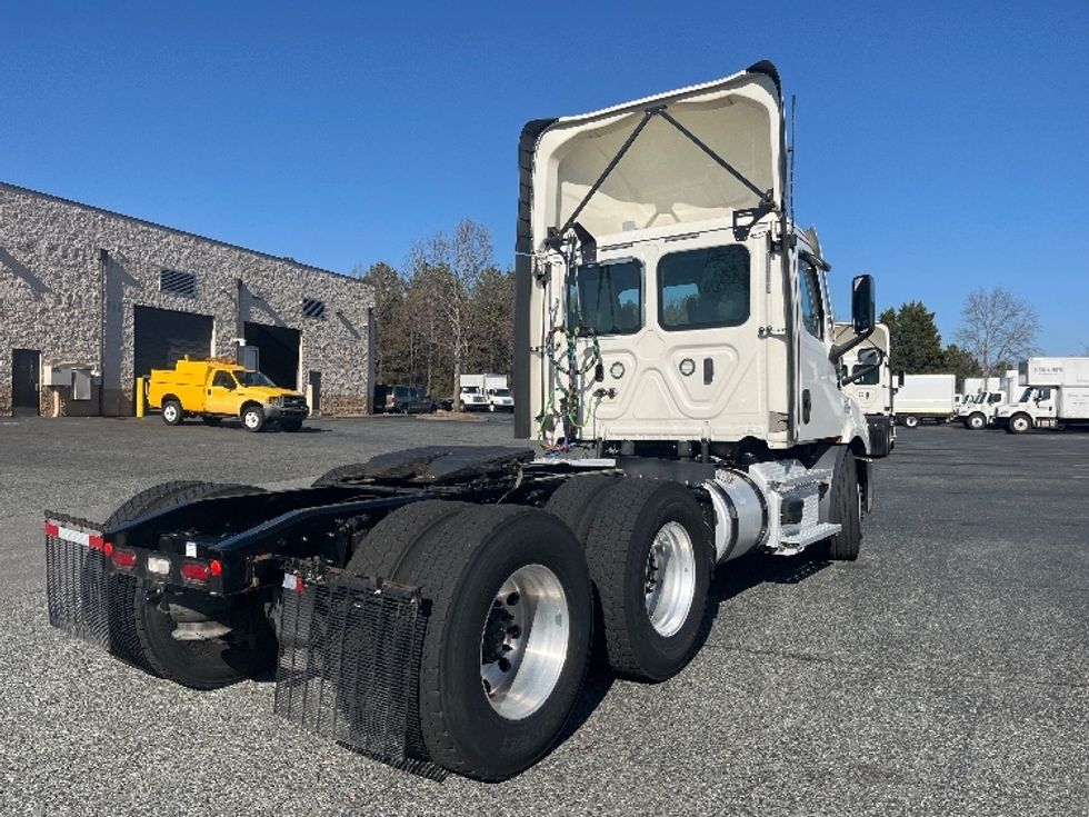 Day Cab Tractor-Heavy Duty Tractors-Freightliner-2021-T11664ST-Concord-NC-462,983\n\t\tmiles-$ 51,000 - Image 7