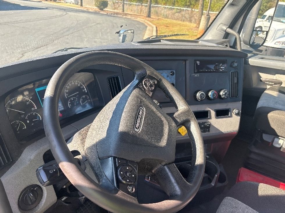 Day Cab Tractor-Heavy Duty Tractors-Freightliner-2021-T11664ST-Concord-NC-478,735\n\t\tmiles-$ 49,250 - Image 10