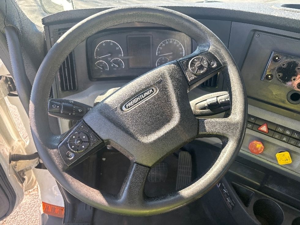 Day Cab Tractor-Heavy Duty Tractors-Freightliner-2021-T11664ST-Concord-NC-478,735\n\t\tmiles-$ 49,250 - Image 11