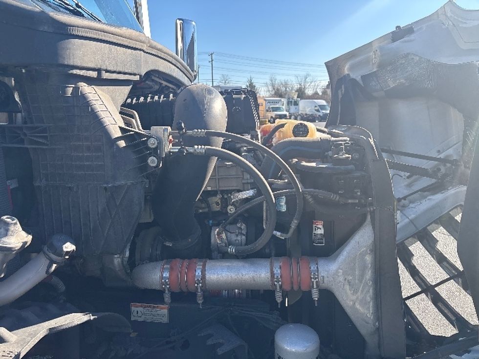 Day Cab Tractor-Heavy Duty Tractors-Freightliner-2021-T11664ST-Concord-NC-478,735\n\t\tmiles-$ 49,250 - Image 15