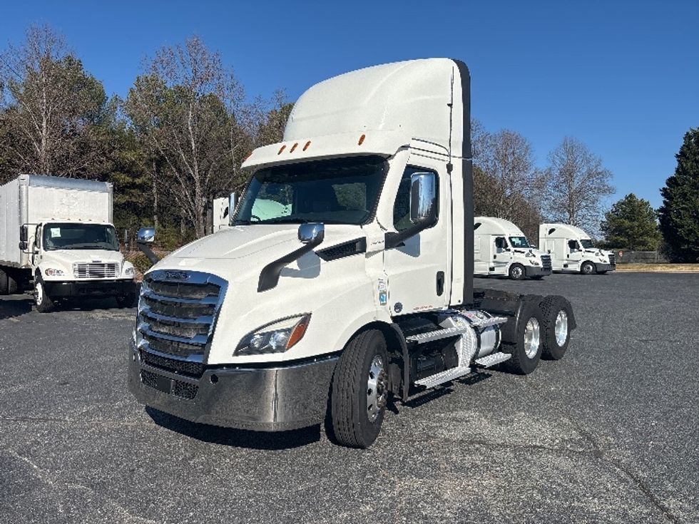 Day Cab Tractor-Heavy Duty Tractors-Freightliner-2021-T11664ST-Concord-NC-478,735\n\t\tmiles-$ 49,250 - Image 3