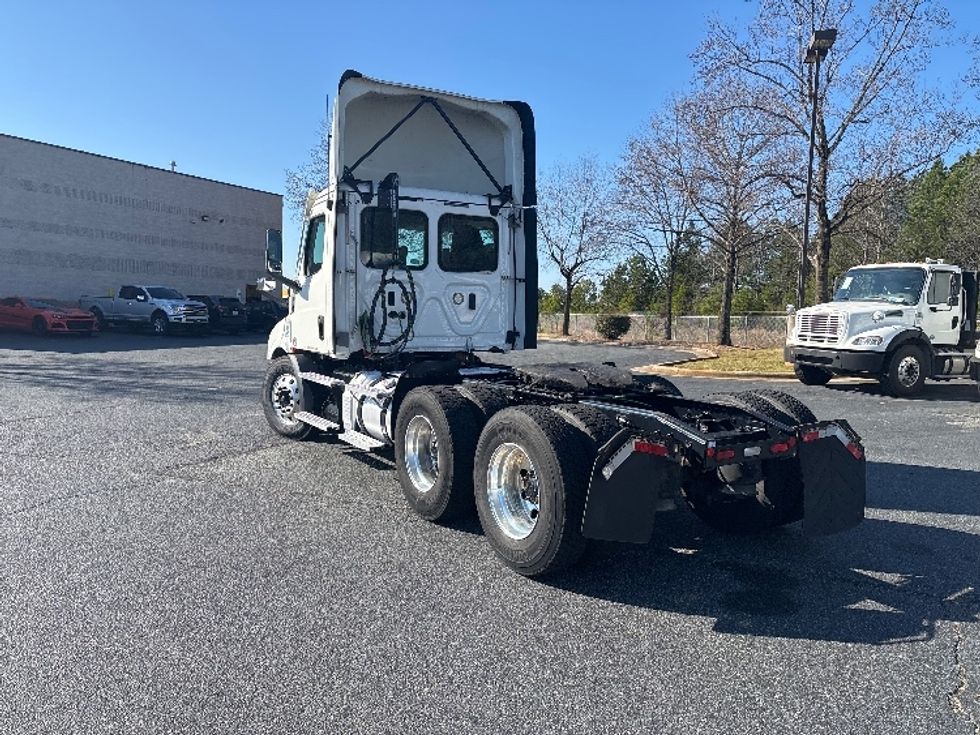 Day Cab Tractor-Heavy Duty Tractors-Freightliner-2021-T11664ST-Concord-NC-478,735\n\t\tmiles-$ 49,250 - Image 5