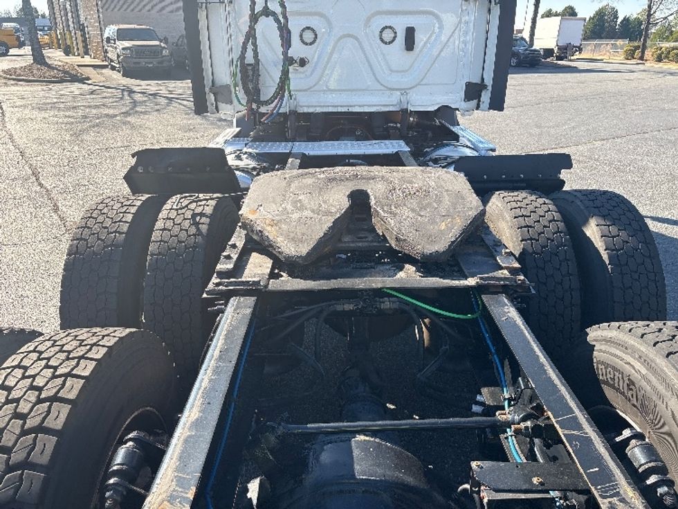 Day Cab Tractor-Heavy Duty Tractors-Freightliner-2021-T11664ST-Concord-NC-478,735\n\t\tmiles-$ 49,250 - Image 6