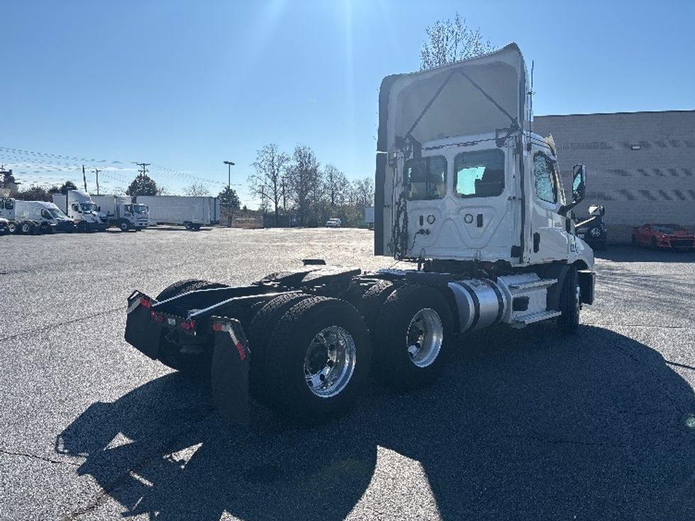 Day Cab Tractor-Heavy Duty Tractors-Freightliner-2021-T11664ST-Concord-NC-478,735\n\t\tmiles-$ 49,250 - Image 7
