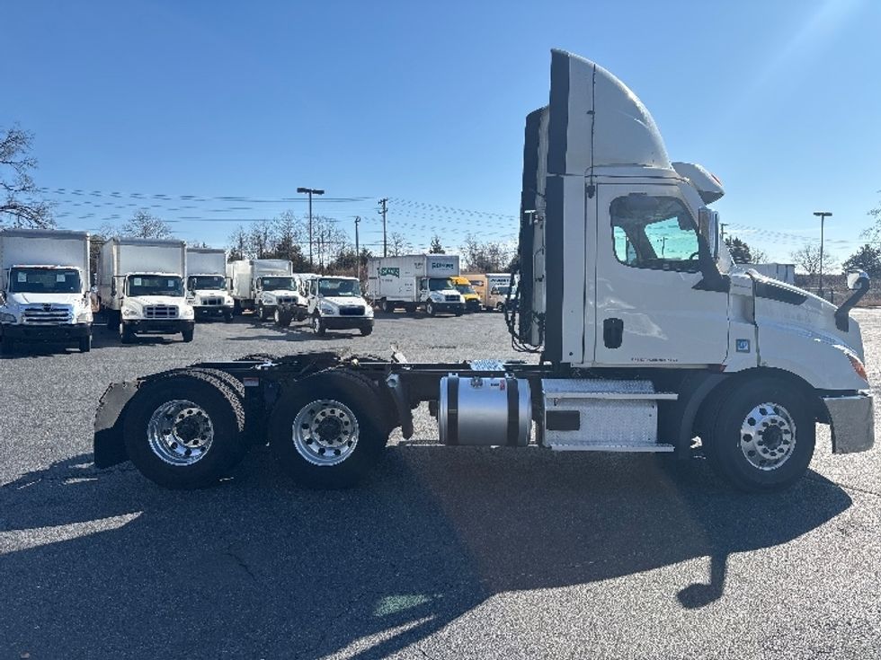 Day Cab Tractor-Heavy Duty Tractors-Freightliner-2021-T11664ST-Concord-NC-478,735\n\t\tmiles-$ 49,250 - Image 8