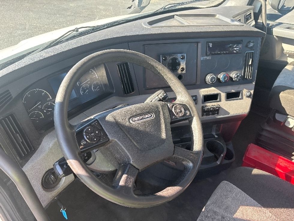 Day Cab Tractor-Heavy Duty Tractors-Freightliner-2021-T11664ST-Concord-NC-481,695\n\t\tmiles-$ 49,000 - Image 10