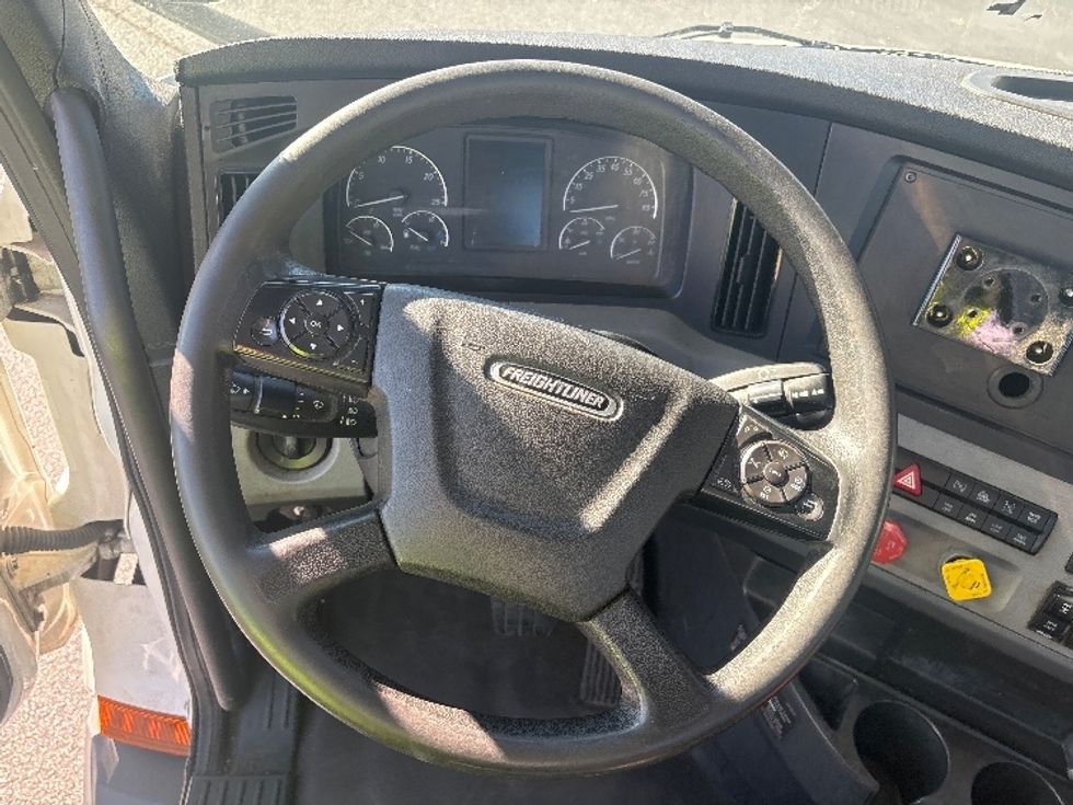 Day Cab Tractor-Heavy Duty Tractors-Freightliner-2021-T11664ST-Concord-NC-481,695\n\t\tmiles-$ 49,000 - Image 11