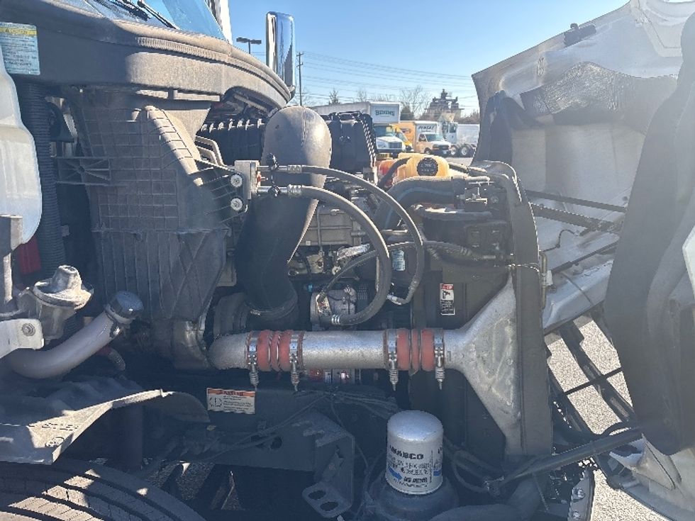 Day Cab Tractor-Heavy Duty Tractors-Freightliner-2021-T11664ST-Concord-NC-481,695\n\t\tmiles-$ 49,000 - Image 15