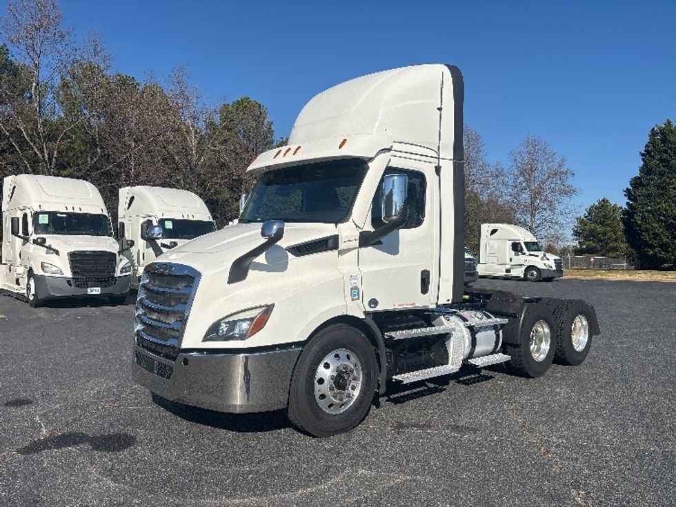 Day Cab Tractor-Heavy Duty Tractors-Freightliner-2021-T11664ST-Concord-NC-481,695\n\t\tmiles-$ 49,000 - Image 3