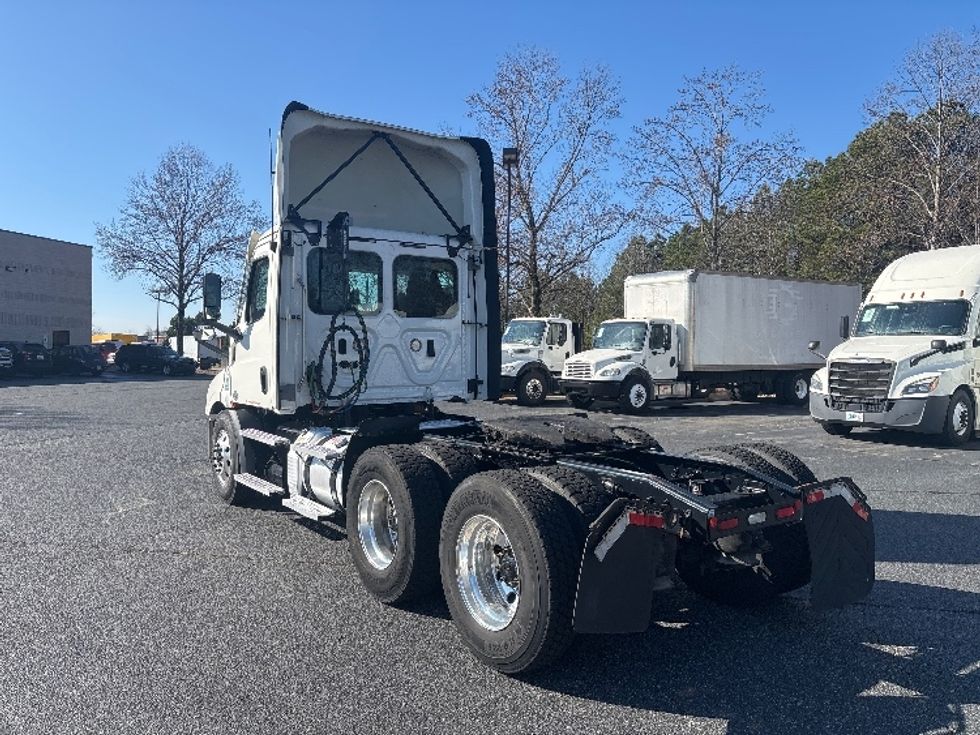 Day Cab Tractor-Heavy Duty Tractors-Freightliner-2021-T11664ST-Concord-NC-481,695\n\t\tmiles-$ 49,000 - Image 5