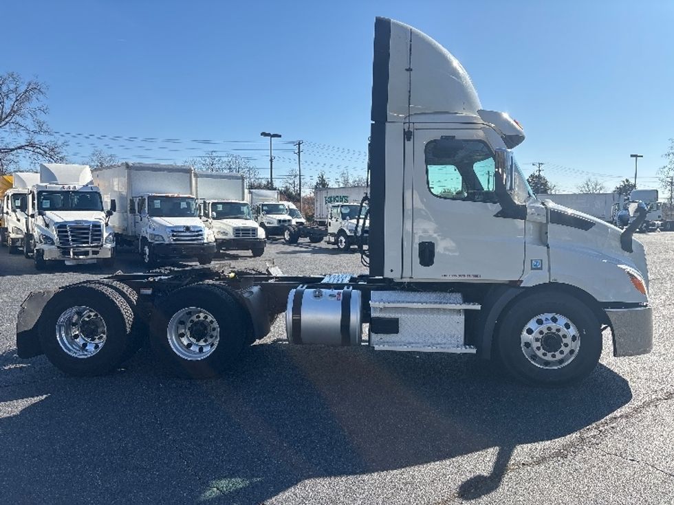 Day Cab Tractor-Heavy Duty Tractors-Freightliner-2021-T11664ST-Concord-NC-481,695\n\t\tmiles-$ 49,000 - Image 8