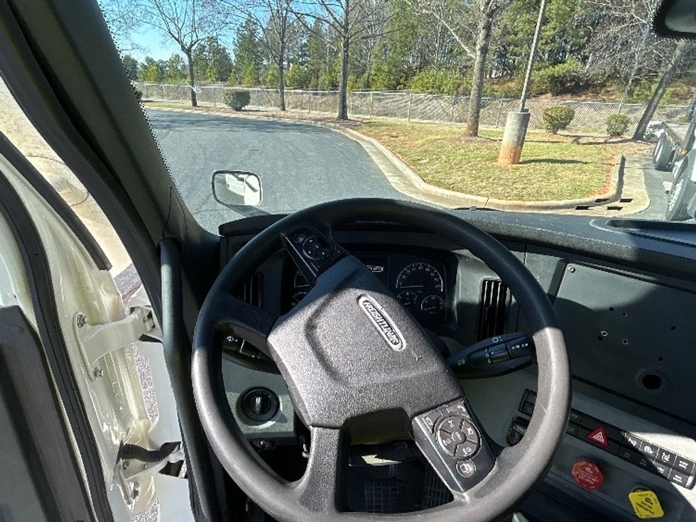 Day Cab Tractor-Heavy Duty Tractors-Freightliner-2021-T11664ST-Concord-NC-484,209\n\t\tmiles-$ 48,750 - Image 11