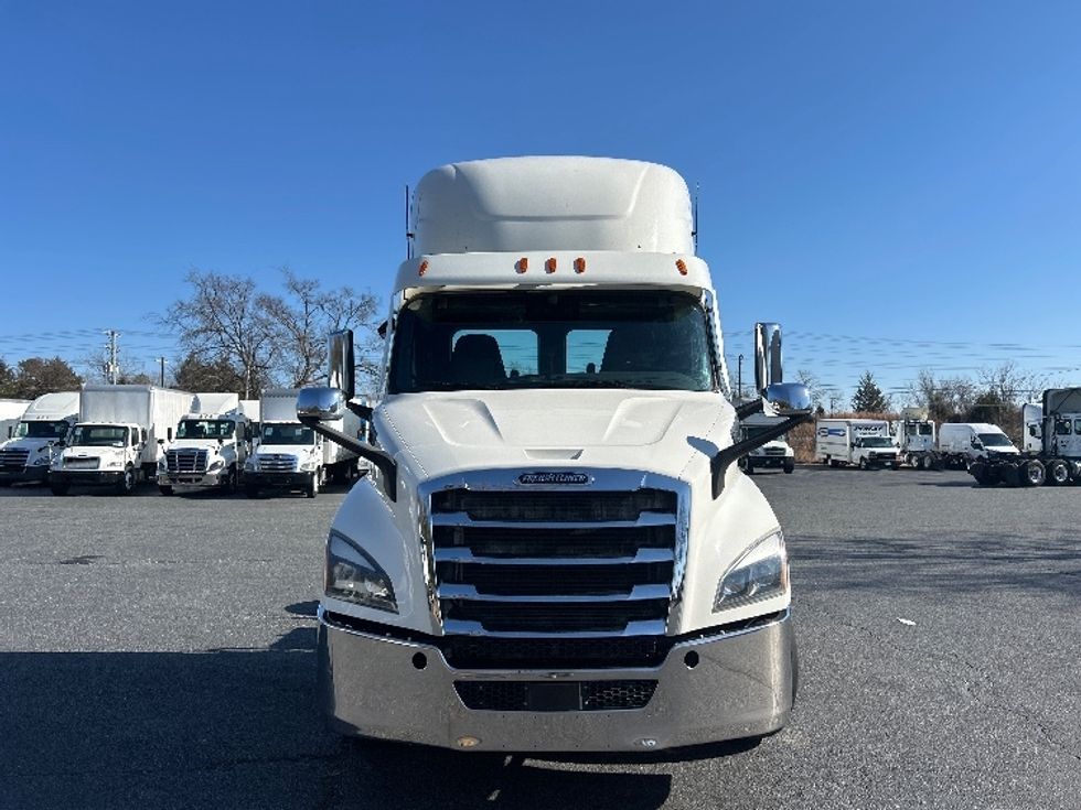 Day Cab Tractor-Heavy Duty Tractors-Freightliner-2021-T11664ST-Concord-NC-484,209\n\t\tmiles-$ 48,750 - Image 2