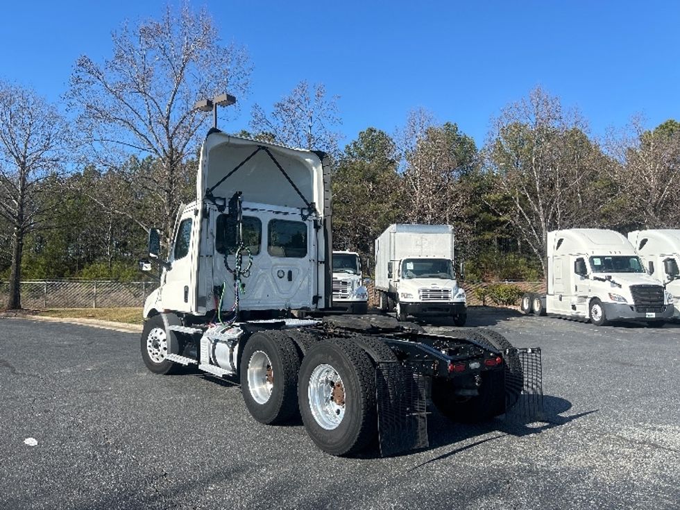 Day Cab Tractor-Heavy Duty Tractors-Freightliner-2021-T11664ST-Concord-NC-484,209\n\t\tmiles-$ 48,750 - Image 5