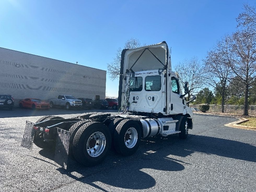 Day Cab Tractor-Heavy Duty Tractors-Freightliner-2021-T11664ST-Concord-NC-484,209\n\t\tmiles-$ 48,750 - Image 7