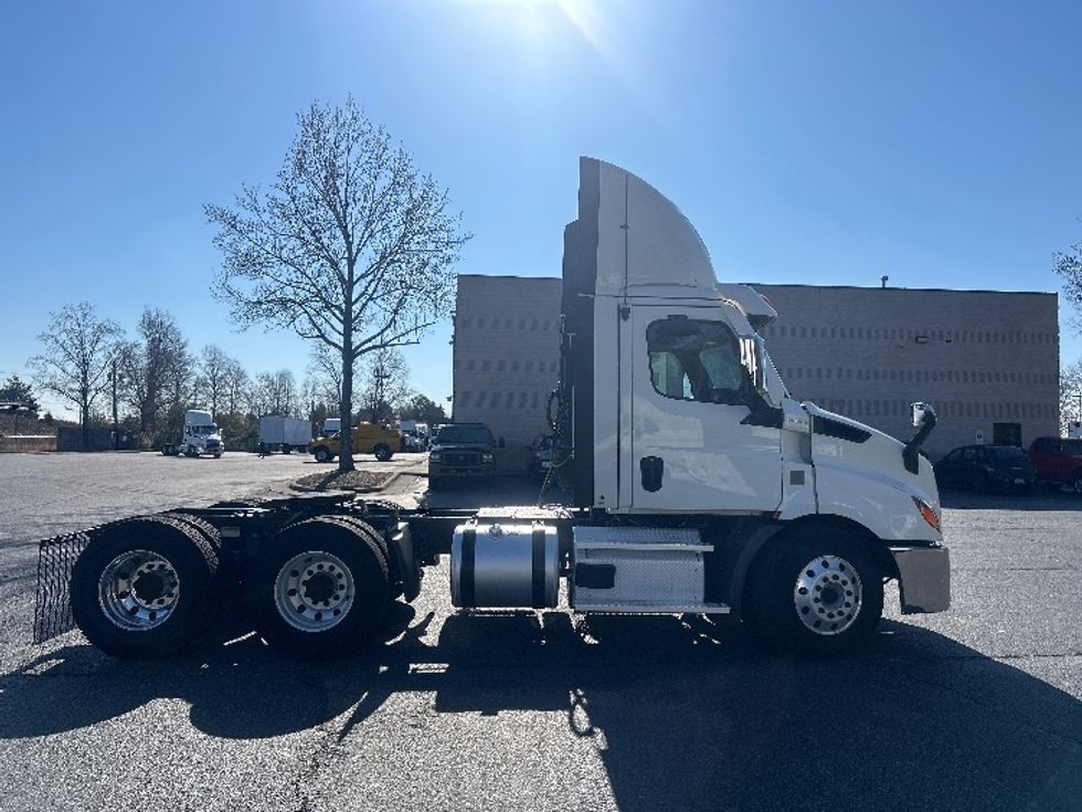Day Cab Tractor-Heavy Duty Tractors-Freightliner-2021-T11664ST-Concord-NC-484,209\n\t\tmiles-$ 48,750 - Image 8
