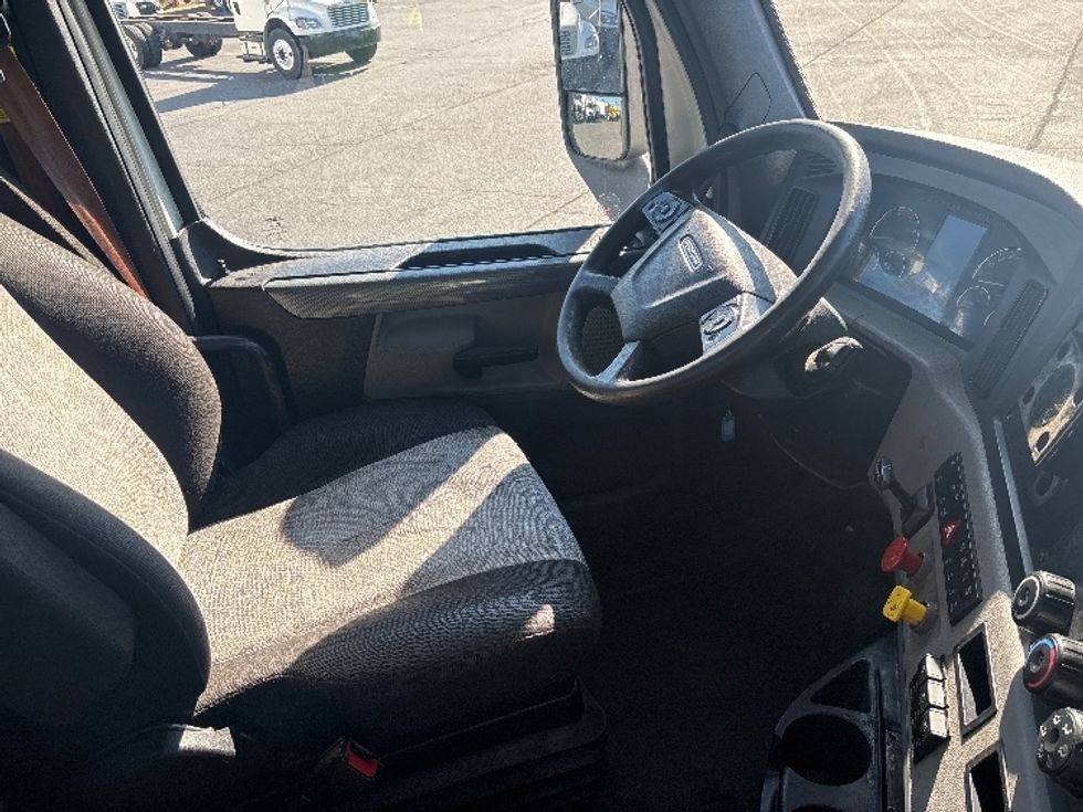 Day Cab Tractor-Heavy Duty Tractors-Freightliner-2021-T11664ST-Concord-NC-486,885\n\t\tmiles-$ 48,500 - Image 14