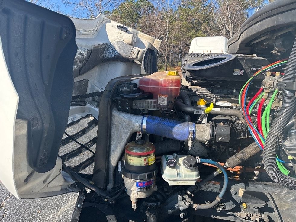 Day Cab Tractor-Heavy Duty Tractors-Freightliner-2021-T11664ST-Concord-NC-486,885\n\t\tmiles-$ 48,500 - Image 16