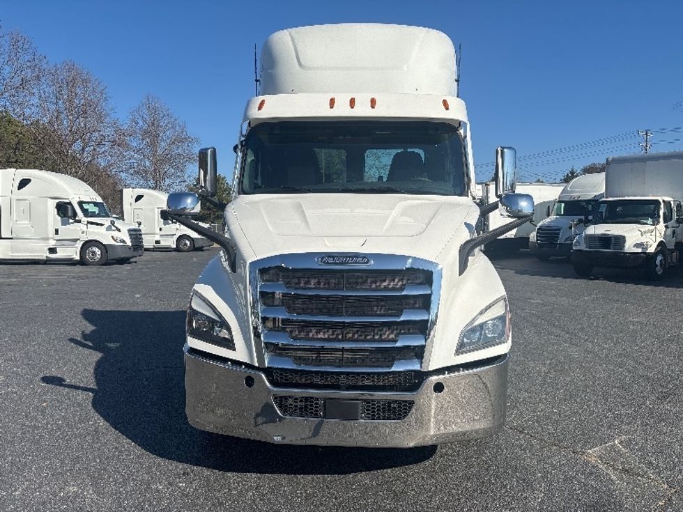 Day Cab Tractor-Heavy Duty Tractors-Freightliner-2021-T11664ST-Concord-NC-486,885\n\t\tmiles-$ 48,500 - Image 2