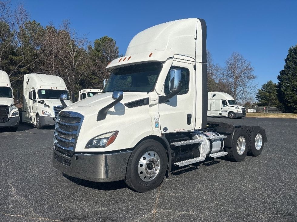 Day Cab Tractor-Heavy Duty Tractors-Freightliner-2021-T11664ST-Concord-NC-486,885\n\t\tmiles-$ 48,500 - Image 3