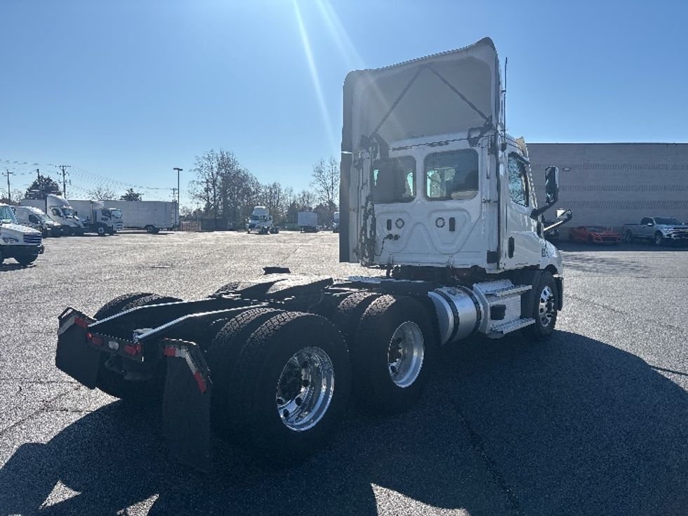 Day Cab Tractor-Heavy Duty Tractors-Freightliner-2021-T11664ST-Concord-NC-486,885\n\t\tmiles-$ 48,500 - Image 7