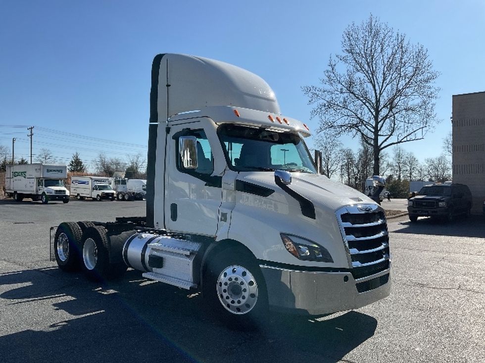 Day Cab Tractor-Heavy Duty Tractors-Freightliner-2021-T11664ST-Concord-NC-552,542\n\t\tmiles-$ 41,500 - Image 1