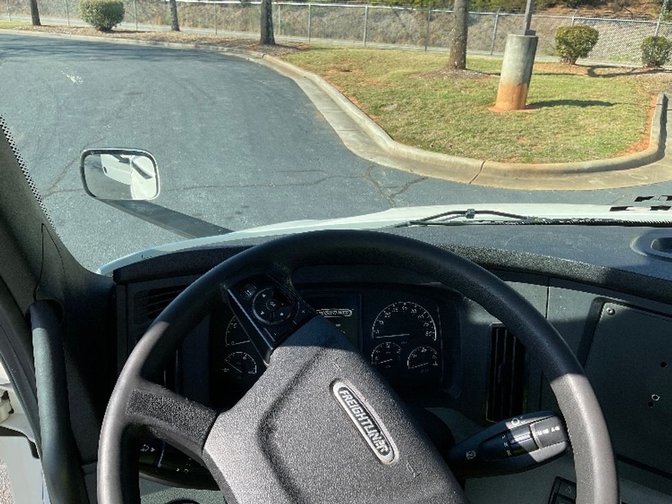 Day Cab Tractor-Heavy Duty Tractors-Freightliner-2021-T11664ST-Concord-NC-552,542\n\t\tmiles-$ 41,500 - Image 11