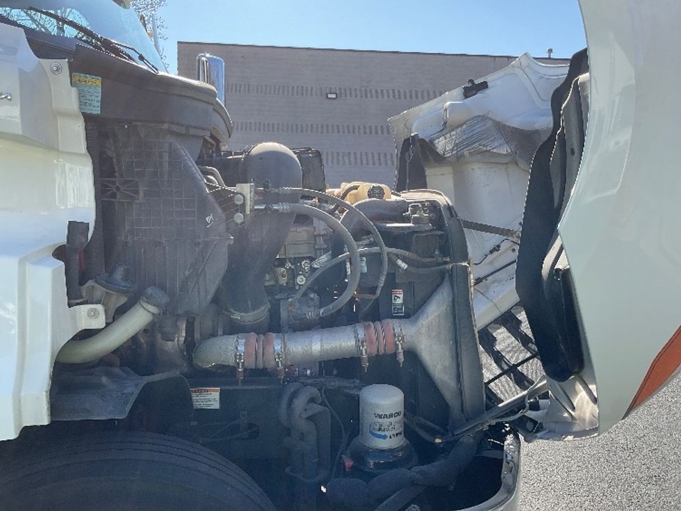 Day Cab Tractor-Heavy Duty Tractors-Freightliner-2021-T11664ST-Concord-NC-552,542\n\t\tmiles-$ 41,500 - Image 15