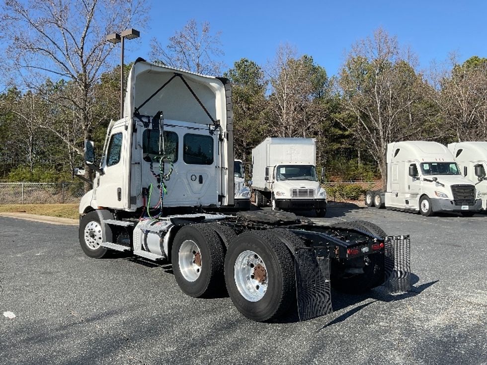 Day Cab Tractor-Heavy Duty Tractors-Freightliner-2021-T11664ST-Concord-NC-552,542\n\t\tmiles-$ 41,500 - Image 5