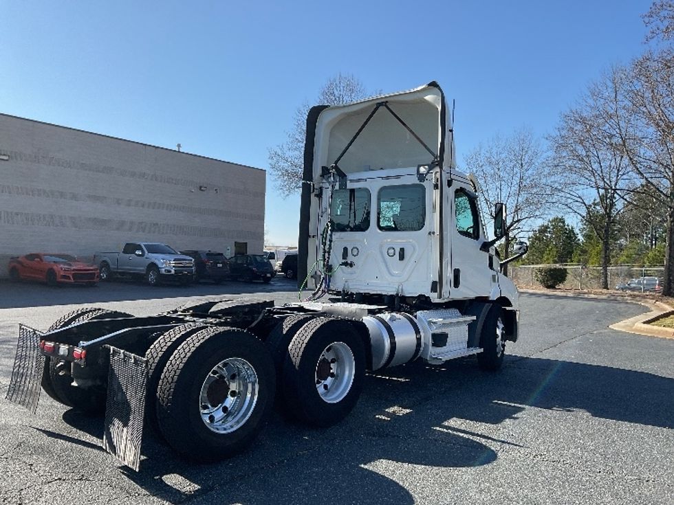 Day Cab Tractor-Heavy Duty Tractors-Freightliner-2021-T11664ST-Concord-NC-552,542\n\t\tmiles-$ 41,500 - Image 7