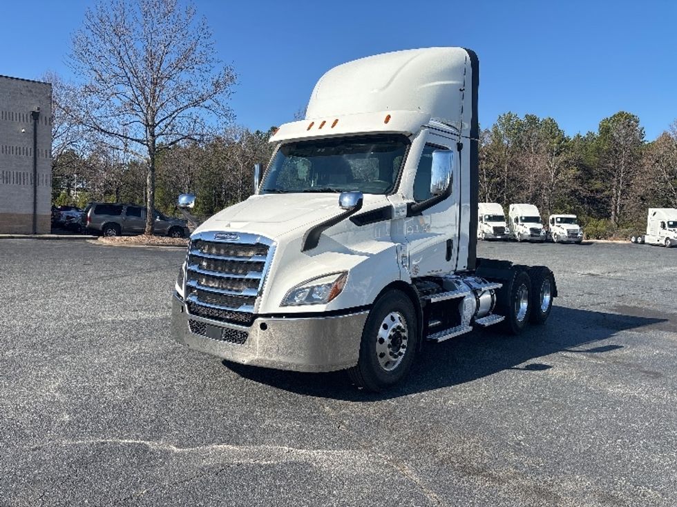 Day Cab Tractor-Heavy Duty Tractors-Freightliner-2021-T11664ST-Concord-NC-596,827\n\t\tmiles-$ 36,750 - Image 3