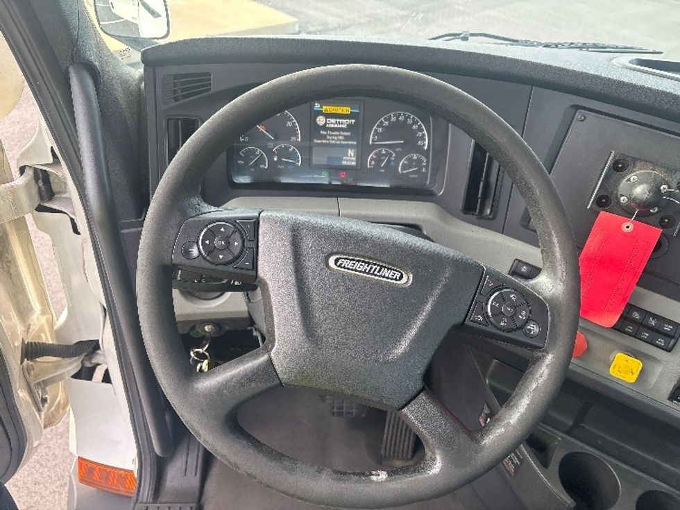 Day Cab Tractor-Heavy Duty Tractors-Freightliner-2021-T11664ST-Concord-NC-599,471\n\t\tmiles-$ 31,500 - Image 11