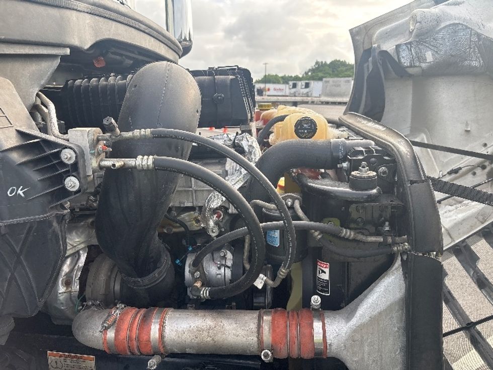 Day Cab Tractor-Heavy Duty Tractors-Freightliner-2021-T11664ST-Concord-NC-599,471\n\t\tmiles-$ 31,500 - Image 14