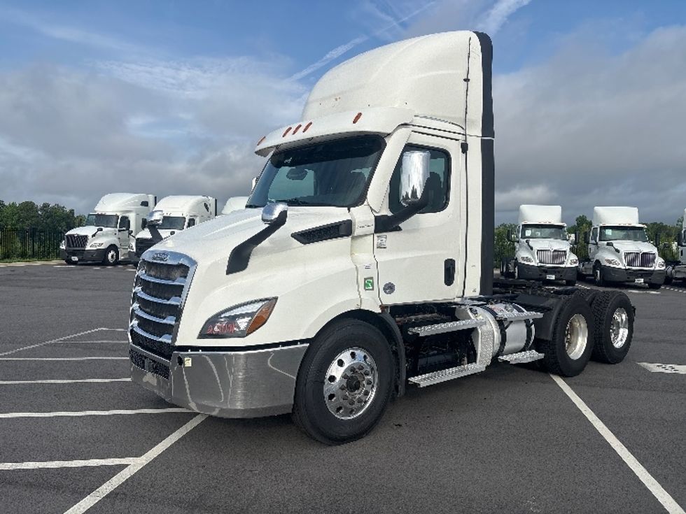 Day Cab Tractor-Heavy Duty Tractors-Freightliner-2021-T11664ST-Concord-NC-599,471\n\t\tmiles-$ 31,500 - Image 3