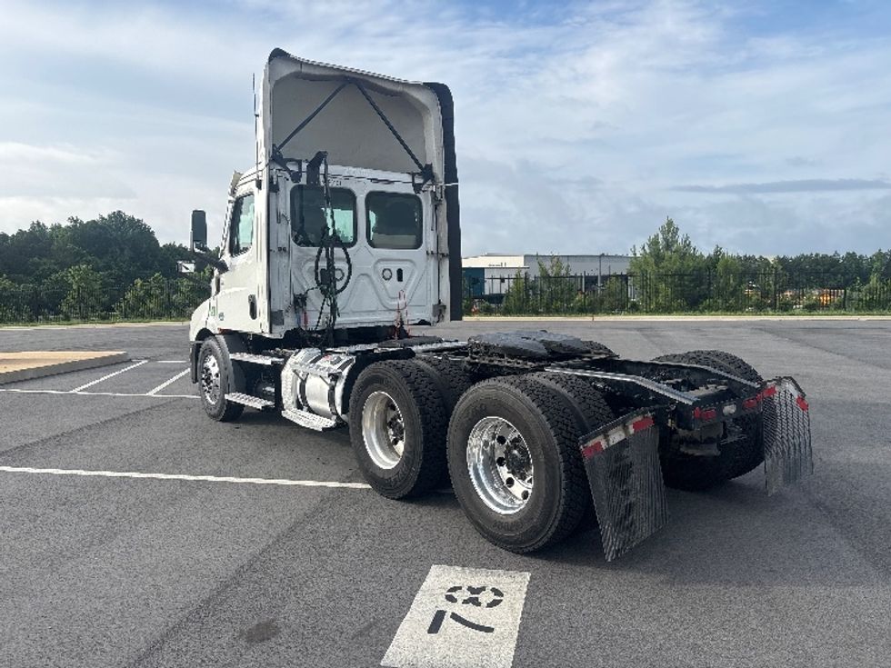 Day Cab Tractor-Heavy Duty Tractors-Freightliner-2021-T11664ST-Concord-NC-599,471\n\t\tmiles-$ 31,500 - Image 5