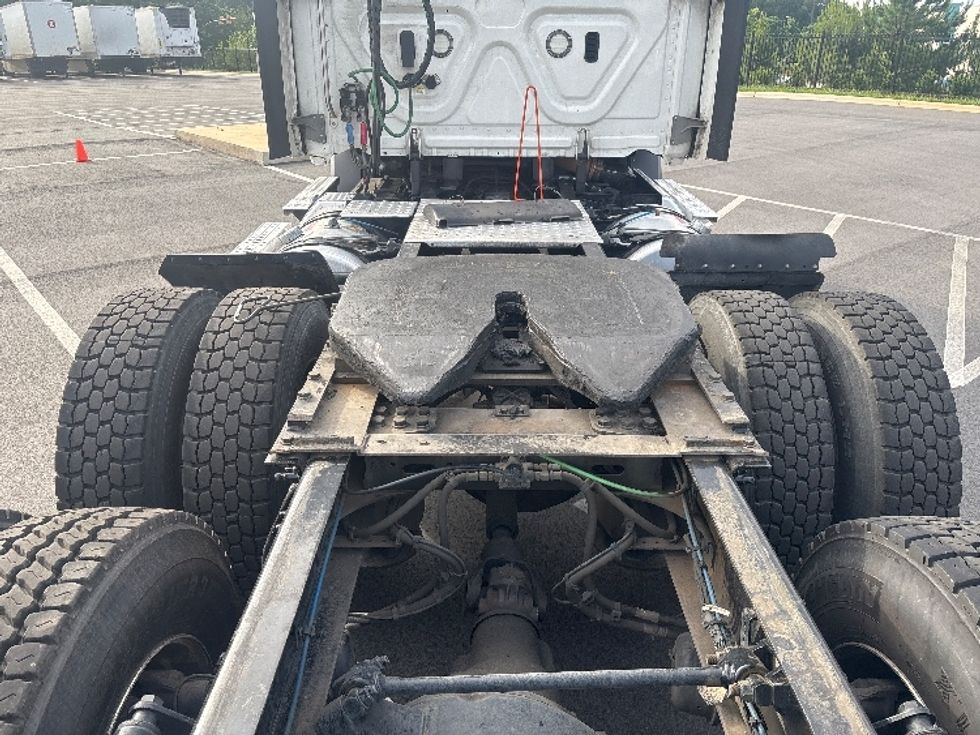 Day Cab Tractor-Heavy Duty Tractors-Freightliner-2021-T11664ST-Concord-NC-599,471\n\t\tmiles-$ 31,500 - Image 6