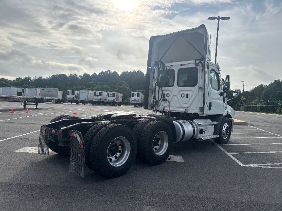Day Cab Tractor-Heavy Duty Tractors-Freightliner-2021-T11664ST-Concord-NC-599,471\n\t\tmiles-$ 31,500 - Image 7