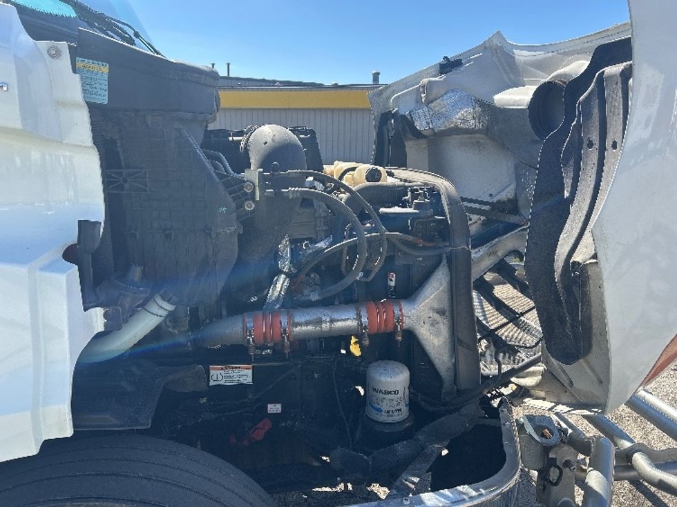 Day Cab Tractor-Heavy Duty Tractors-Freightliner-2021-T11664ST-East Chicago-IN-338,161\n\t\tmiles-$ 55,750 - Image 15